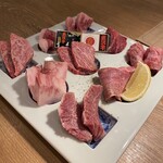 炙場牛心 - 米沢牛9点盛り