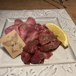 炙場牛心 - タン盛り合わせ