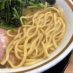横浜家系ラーメン 三郷家 - 大橋製麺多摩の中太麺。