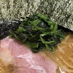 横浜家系ラーメン 三郷家 - ほうれん草。