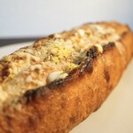 ザ パン屋 ブルーベリー - ・ガーリックフランス 390円/税込