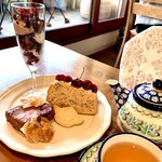 紅茶と焼菓子のCafe Shukran - スイーツプレートとダージリンファーストフラッシュ