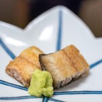 よし町 - 2024.6 斎藤川魚店霞ヶ浦産1kgサイズ天然鰻（うなぎ）20日熟成白焼き