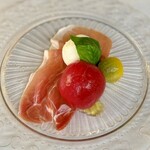 ゴーゴー キッチン - 宮楠農園さんのトマトを湯むきしたマリネと生ハム