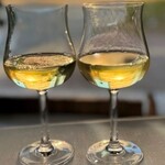 ゴーゴー キッチン - グラスワイン白