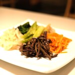 ぴょんぴょん舎 - ナムル盛り合わせ