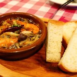 トラットリア ガバチョ - 海老ときのこのアヒージョ