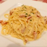 トラットリア ガバチョ - ベーコン・オニオン・卵・生クリームのカルボナーラ