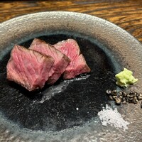 肉割烹 上 - 三田牛　サーロイン釜焼きステーキ　塩　胡椒　わさび