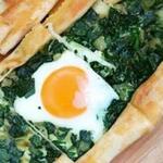 卵入りほうれん草ピデ