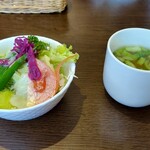 pony - ランチメニューのサラダとスープ