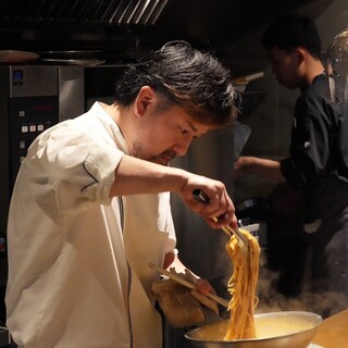 名店で料理長を務めるなど、数々の研鑽を積んできた石井シェフ