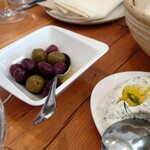 Zola + Bar Zola - オリーブ、種入のしっかりした味わいのやつ