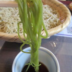 手打そば　いしやま - 茶そばを手繰り･･･