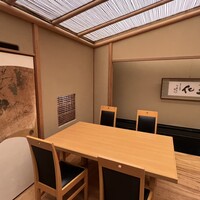 渡風亭 - 一部屋にテーブルは２つありましたが2人で貸し切り状態！