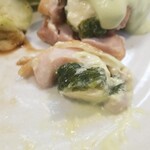 キッチン ブルー グローブ - チーズの回りには大葉かな？