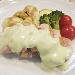 キッチン ブルー グローブ - 反対側から、アボカドのソースは、昨日に続き薄いライムグリーン！？