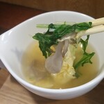 キッチン ブルー グローブ - 卵スープには、ほうれん草？