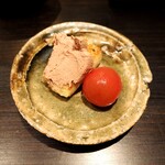おみ乃 椿 - レバーペースト & 炭火焼きトースト + トマトのピクルス