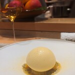 SUGALABO - 宮崎 横山果樹園 完熟マンゴー 宮古島 パッションフルーツ。ふわっとしたムース、マンゴーはしっかり肉厚ながらも滑らかで、甘い。パッションフルーツのアクセント、ココナッツソルベの爽やかさでさっぱり。