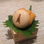 SUGALABO - 根室 雲丹 末富最中。磯の香りと甘みがいい塩梅。紫蘇の清涼感や最中と絡み合う感覚が堪らない。