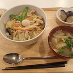 トーコーキッチン - 中華丼　副菜二品、豚汁