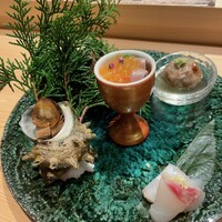 鮨 やざわ - 前菜盛り合わせ　サザエ煮　紅マス　鯛　しんじょう