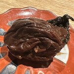 くわせ屋 - 梅干しの燻製（2ケ）600円。