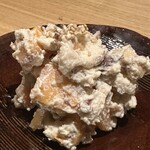 くわせ屋 - びわとナッツの白和え。