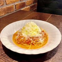 甘いトマトとモッツァレラチーズのパスタ