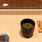 寿司つばさ - じゅんさいの味噌汁