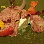 250539270 - 鹿肉の下にモッツアレラが･･･