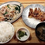 大衆食堂 てんぐ大ホール - シャキシャキ肉野菜と焼き餃子定食