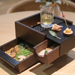 ラ・グランド・メゾンTOKYO - ランチコース 7865円 のウエルカムオードブル サプライズボックス