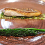 ラ・グランド・メゾンTOKYO - ランチコース 7865円 のスズキの鱗焼と3種類のスズキの料理