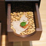 ラ・グランド・メゾンTOKYO - ランチコース 7865円 のウエルカムオードブル サプライズボックス