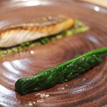 ラ・グランド・メゾンTOKYO - ランチコース 7865円 のスズキの鱗焼と3種類のスズキの料理