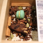 ラ・グランド・メゾンTOKYO - ランチコース 7865円 のお茶菓子のサプライズボックス