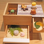 ラ・グランド・メゾンTOKYO - ランチコース 7865円 のお茶菓子のサプライズボックス