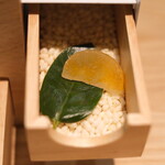 ラ・グランド・メゾンTOKYO - ランチコース 7865円 のお茶菓子のサプライズボックス