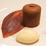 ラ・グランド・メゾンTOKYO - ランチコース 7865円 のフォンダンショコラ フォアグラのアイス