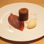 ラ・グランド・メゾンTOKYO - ランチコース 7865円 のフォンダンショコラ フォアグラのアイス