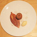 ラ・グランド・メゾンTOKYO - ランチコース 7865円 のフォンダンショコラ フォアグラのアイス