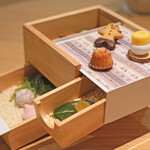 ラ・グランド・メゾンTOKYO - ランチコース 7865円 のお茶菓子のサプライズボックス