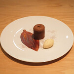 ラ・グランド・メゾンTOKYO - ランチコース 7865円 のフォンダンショコラ フォアグラのアイス