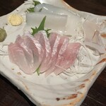 マルヨシ酒場 - 刺身　ヤリイカと八角