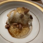 虎白 - ココナッツのジェラート 松の実