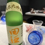 とり囲 - 言わずと知れた銘酒、田酒の純米大吟醸。良いお酒入ってますね。