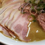 らぁ麺 飛鶏 - 地鶏白湯そば（特上＋地鶏そばのチャーシュー＋煮卵）