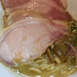 らぁ麺 飛鶏 - 地鶏白湯そば（特上＋地鶏そばのチャーシュー＋煮卵）